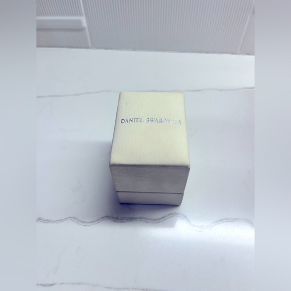 DANIEL Swarovski Vintage White Crystal Ring - Picture 5 of 5
